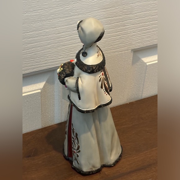 Avon Mrs Albee President’s Club Award Holiday figurine, collectors. - Picture 4 of 12